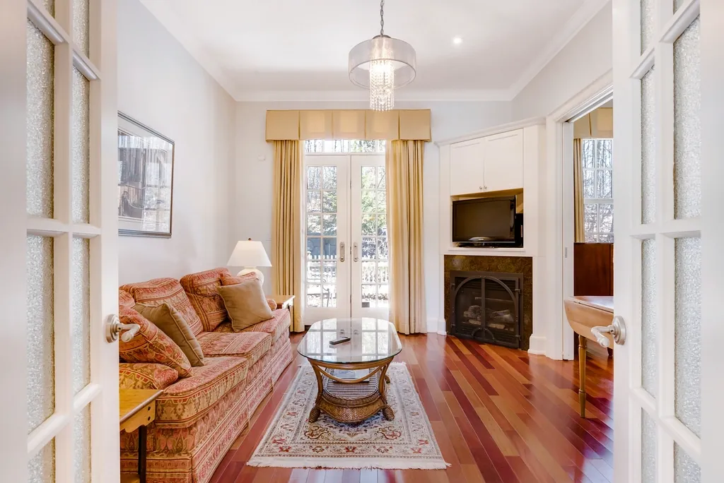 A furnished room