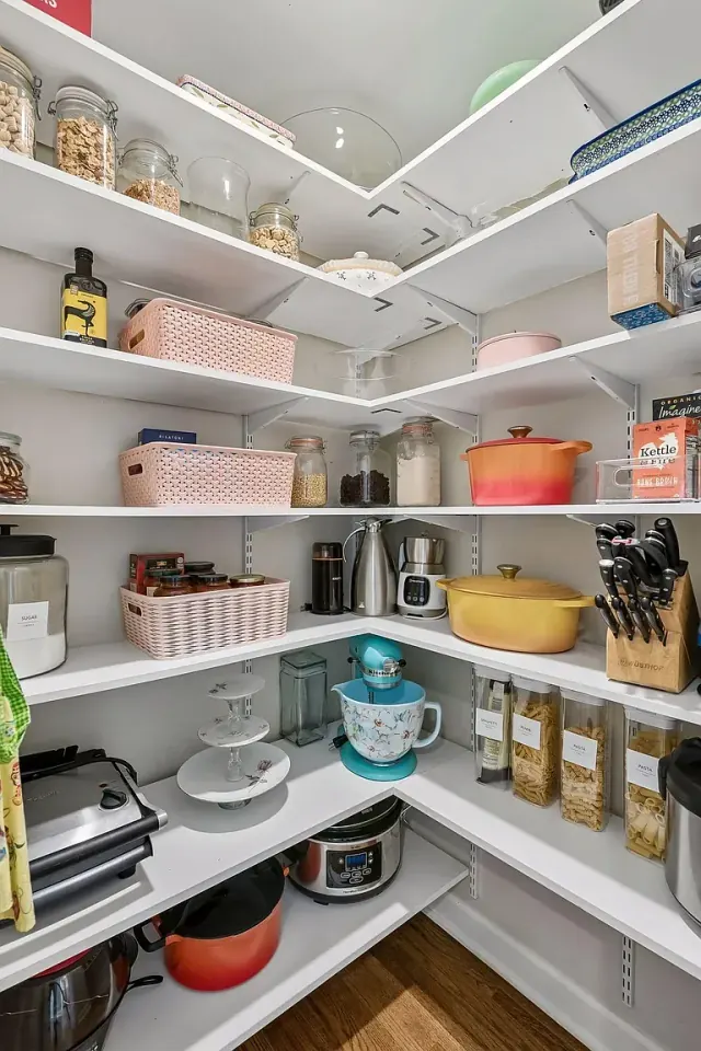 A room before unwanted items are removed
